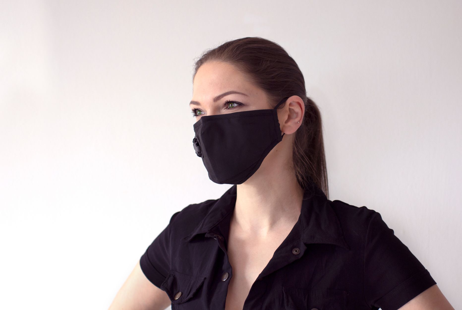 монахини черных масках пандемия. человек в маске. маска резная. маска лицемерия. маска жертвы.