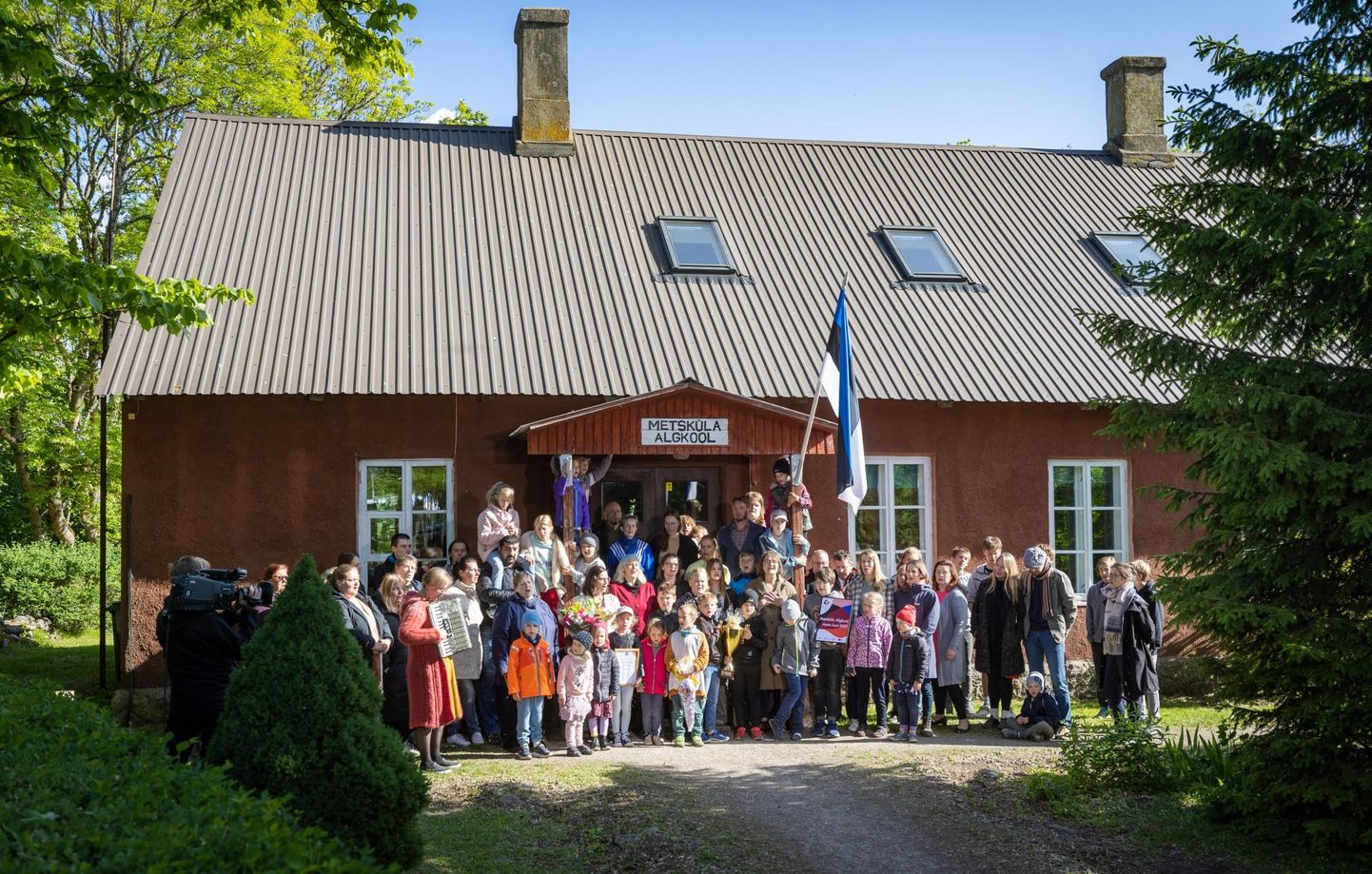 Aasta kool 2023 tiitli pälvis väike Metsküla algkool Pärnumaal Lääneranna vallas. Koolipere käib endiselt kohut vallaga, et vältida sulgemist.