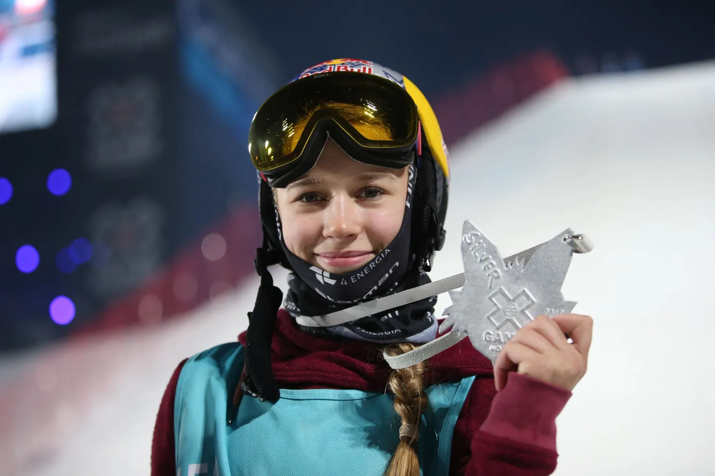 Kelly Sildaru Norra X-mängudel Big Airis võidetud hõbemedaliga.
