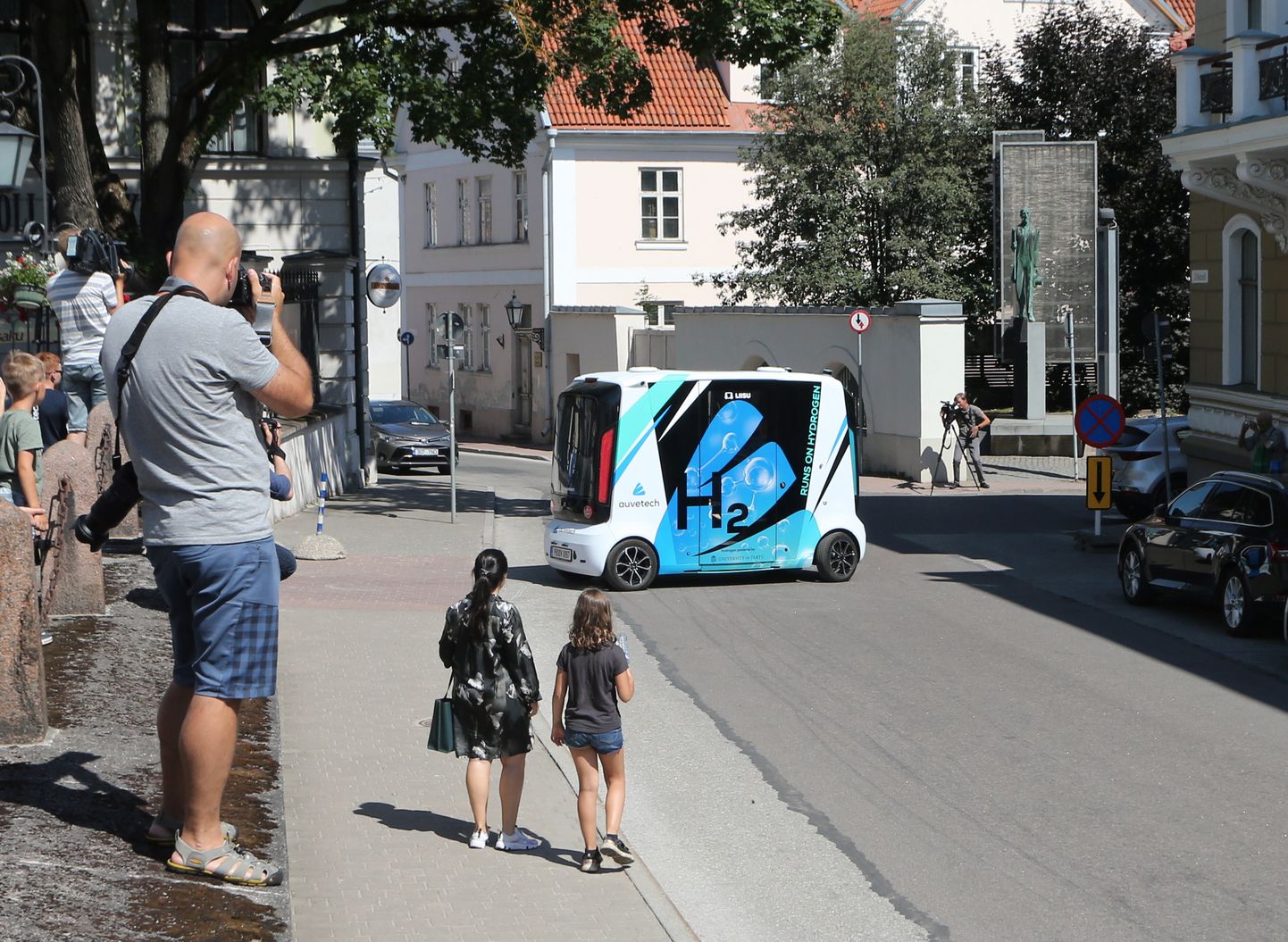 Eesti ettevõtte Auve Tech ja Tartu Ülikooli teadlaste koostöös loodud maailma esimene autonoomne vesinikusõiduk.