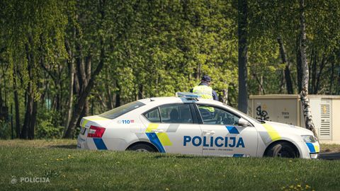 Aculiecinieks palīdz policijai notvert autovadītāju, kurš braucis gandrīz četru promiļu reibumā