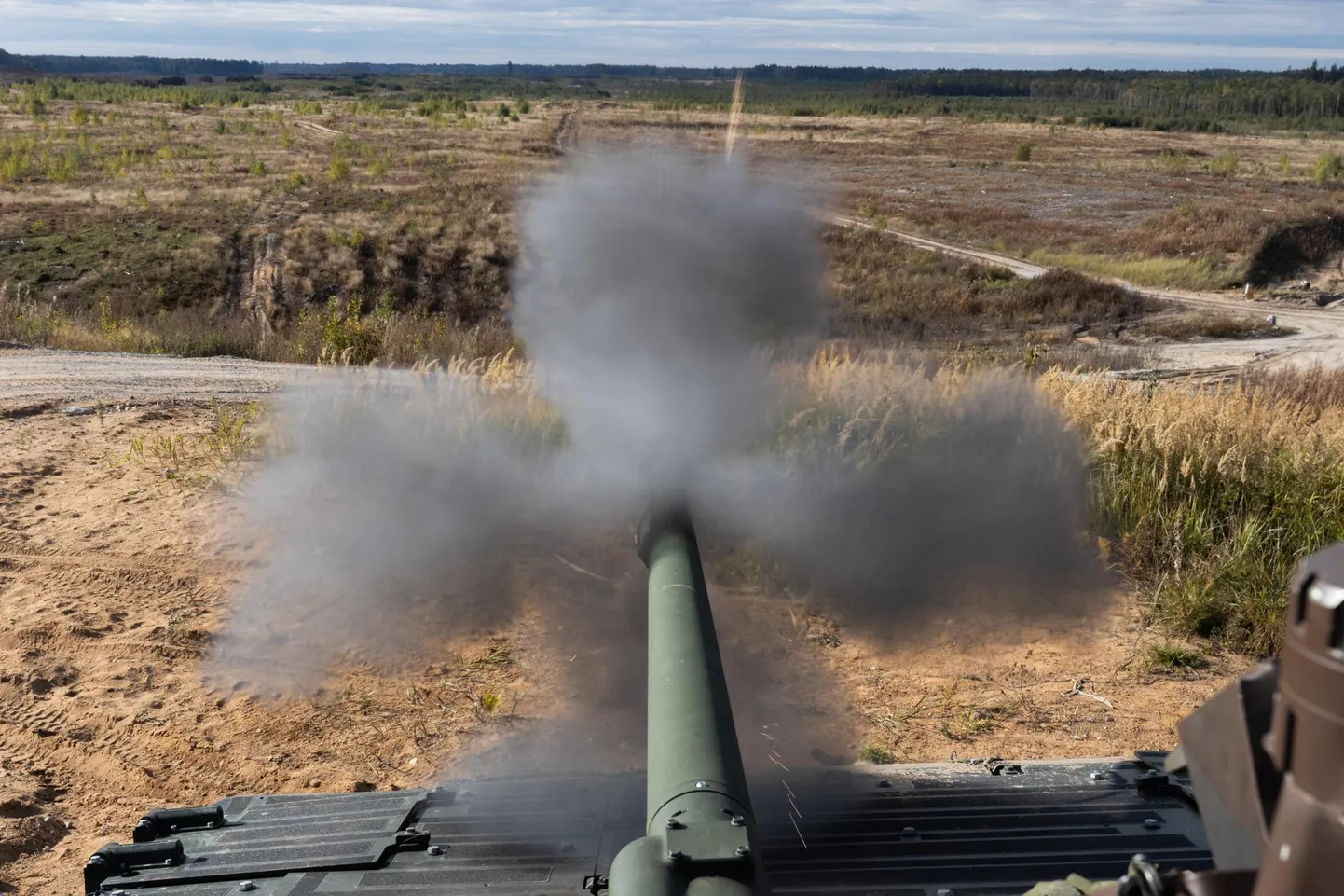 Täna harjutas CV90 masinameeskond laskmist.