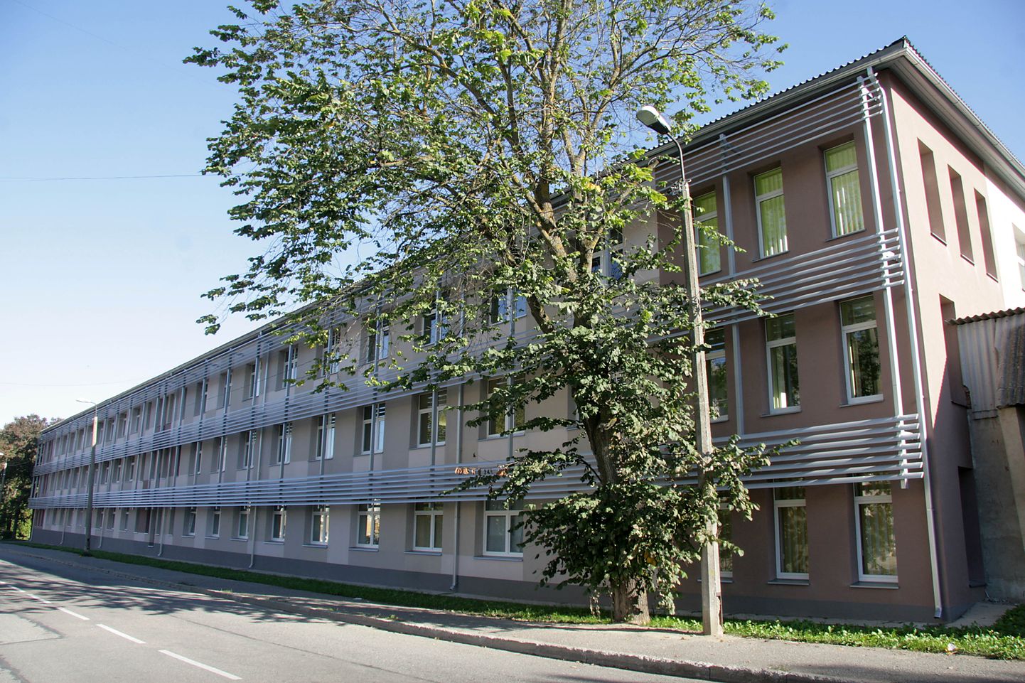 Клиника реабилитации и сестринского ухода Ида-Вируской центральной больницы находится в Ярвеской части города Кохтла-Ярве