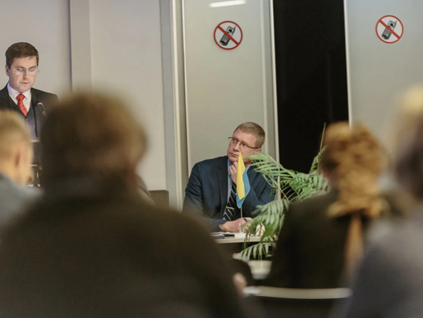 ILJA SMIRNOV/Põhjarannik
Sergei Gorlatš luges kõikide fraktsiooni Meie Narva liikmete nimel ette Aleksandr Jefimovile esitatava umbusaldusavalduse.