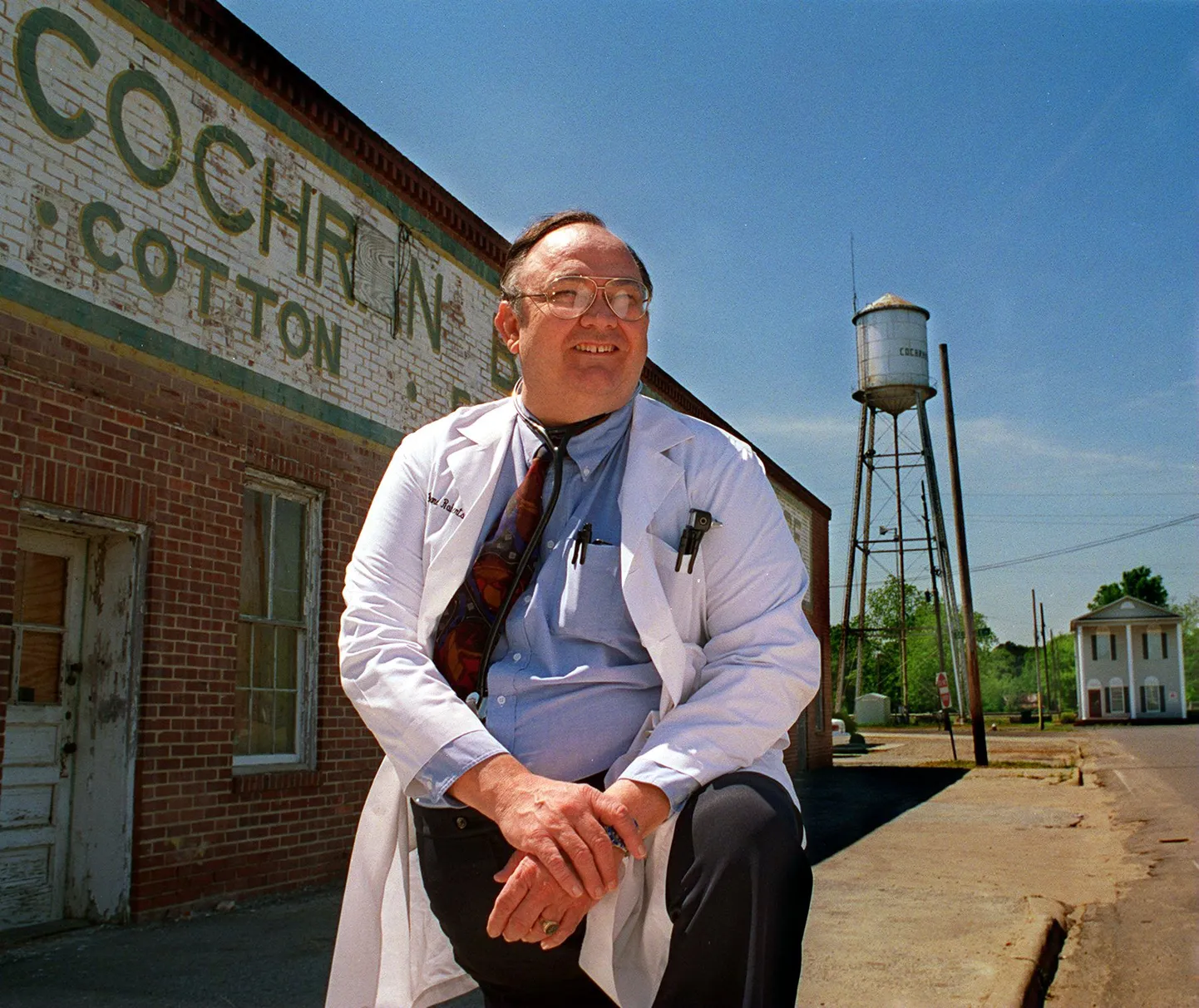 1997. aasta aprillis tehtud fotol poseerib esimese kaubanduslikult eduka koduarvuti loonud doktor Henry Edward Roberts.