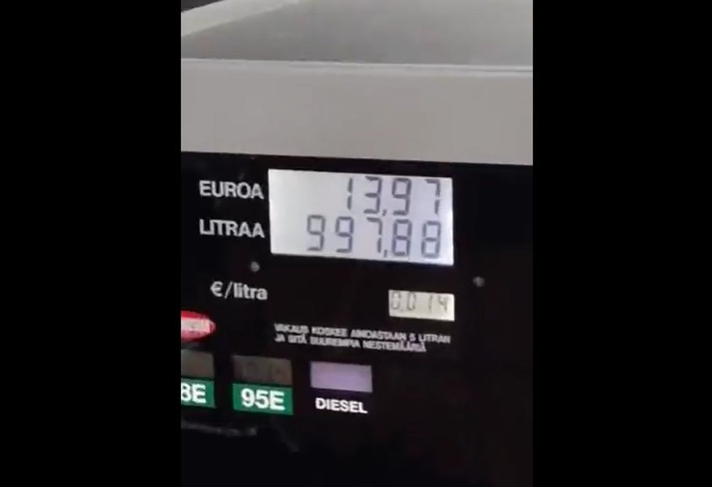 Soomes sai kolmest tanklast tehnilise vea tõttu pea olematu hinnaga bensiini