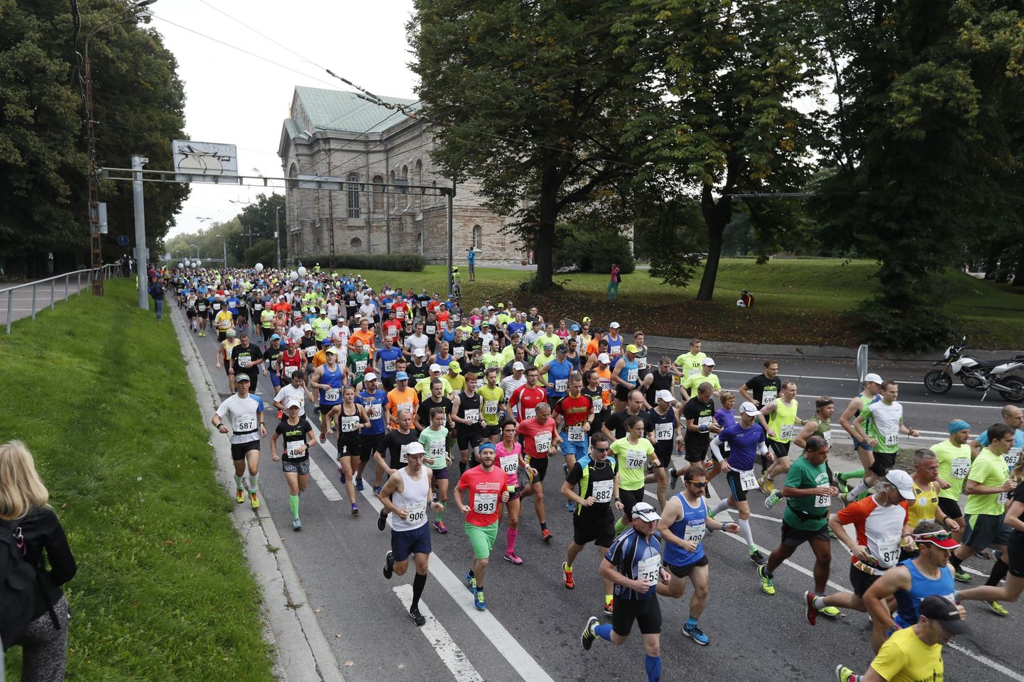 Tallinna Maraton tõi starti tuhandeid jooksusõpru, kes lõpetasid mitu päeva kestnud jooksunädalavahetuse eilse maratoniga.