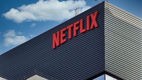 Во время съемок сериала Netflix погибли два актера