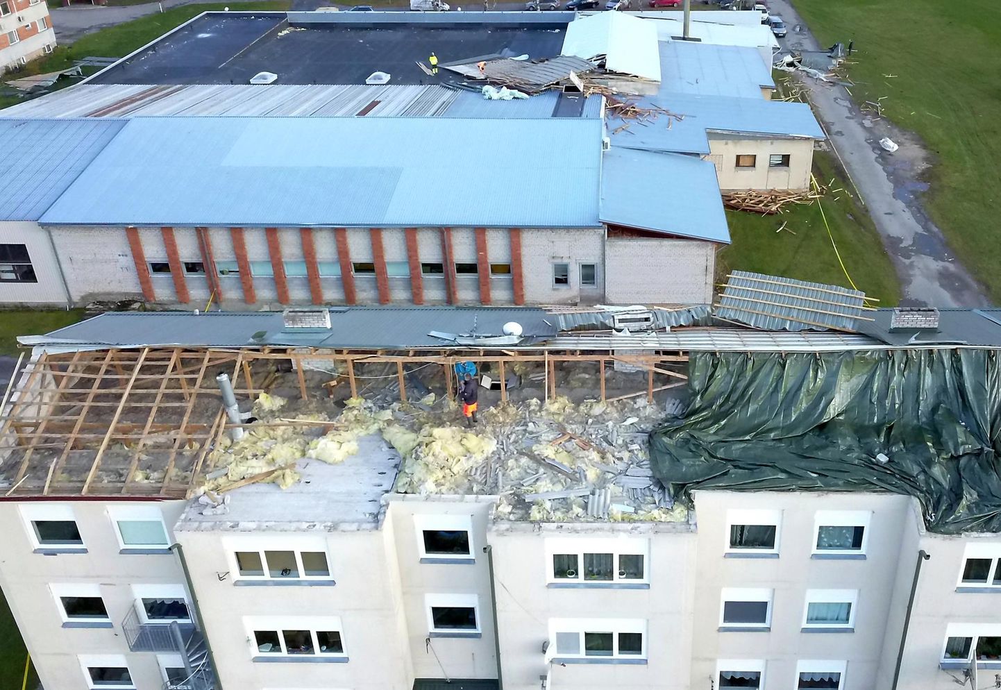 Tartumaal Kavastus viis torm koolimajalt katuse.