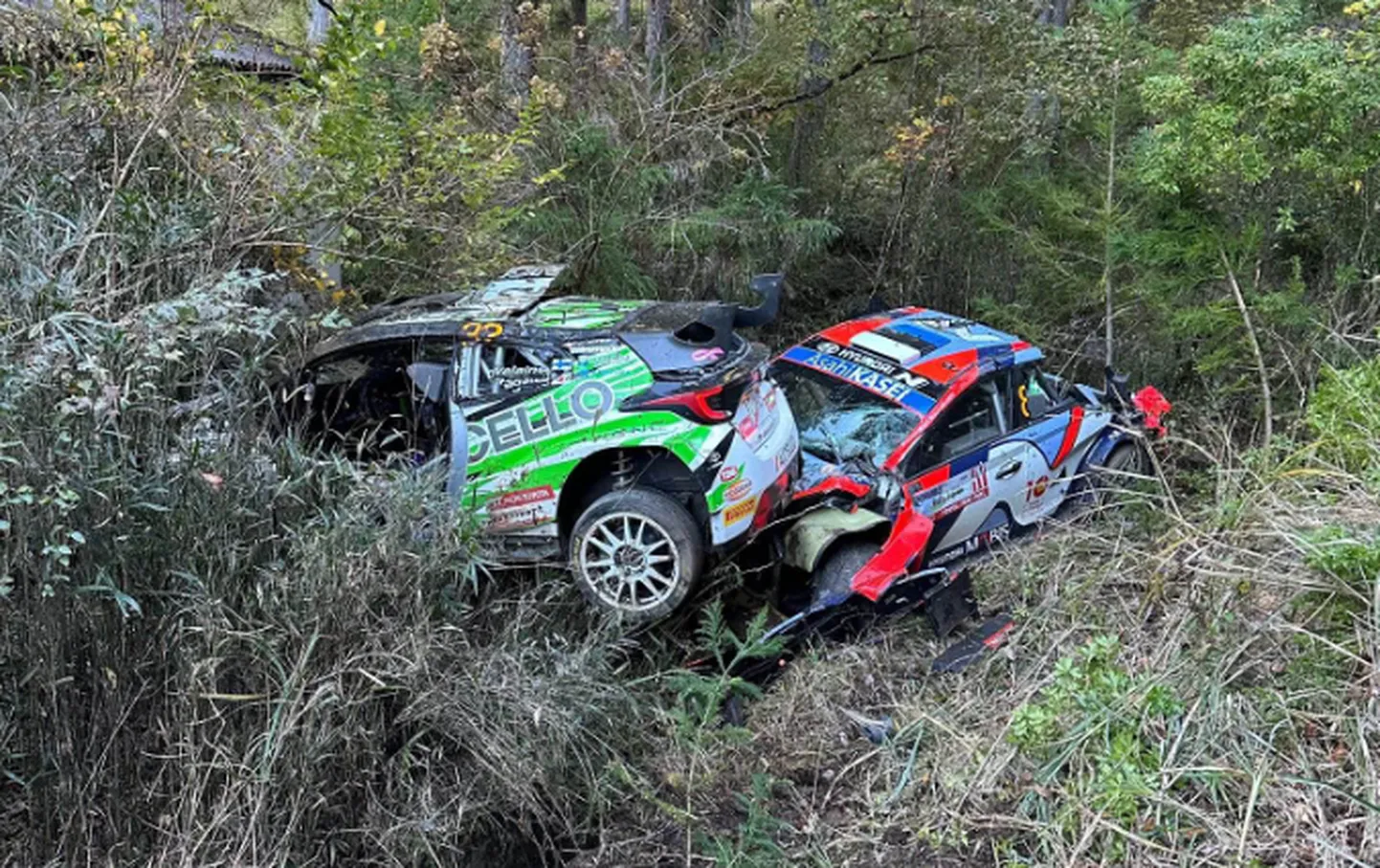Jaapani ralli lõpetasid samas kraavis Ott Tänak ja Heikki Kovalainen.
