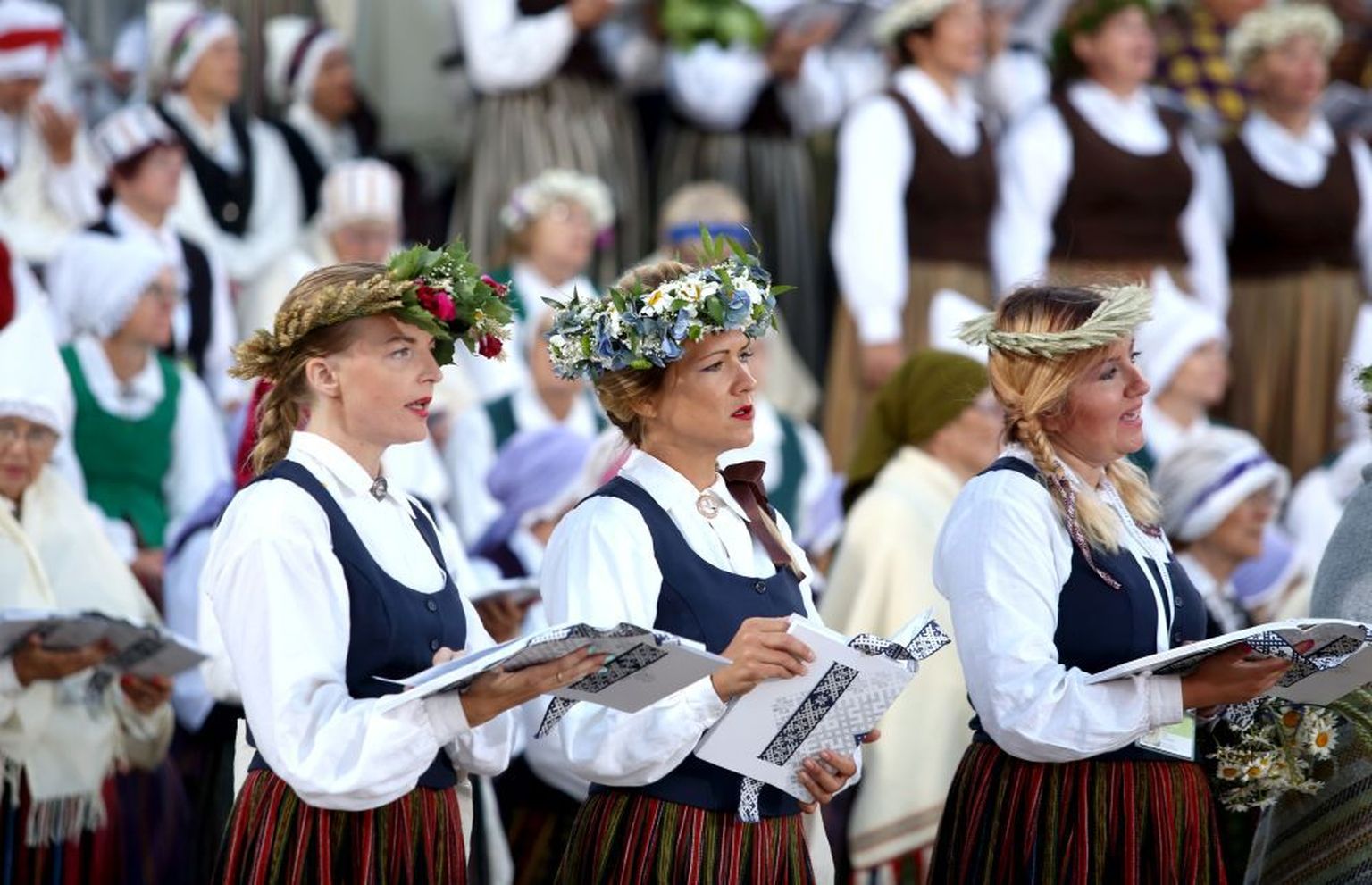 Вселатвийский праздник песни и танца
