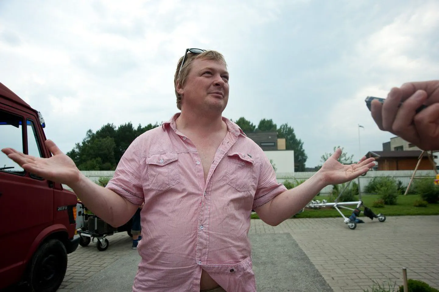 Algasid uue kodumaise komöödia "Kormoranid ehk nahkpükse ei pesta" võtted. Filmi režissöör Andres Maimik.