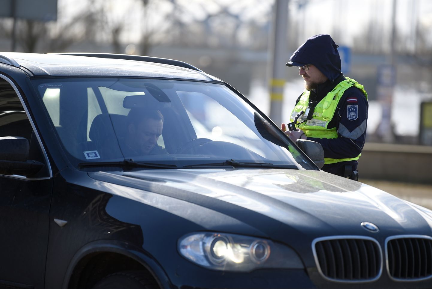 Valsts policijas rīkotais reids Krastmalā, uzsākot kampaņu "Drošākas Rīgas mēnesim".