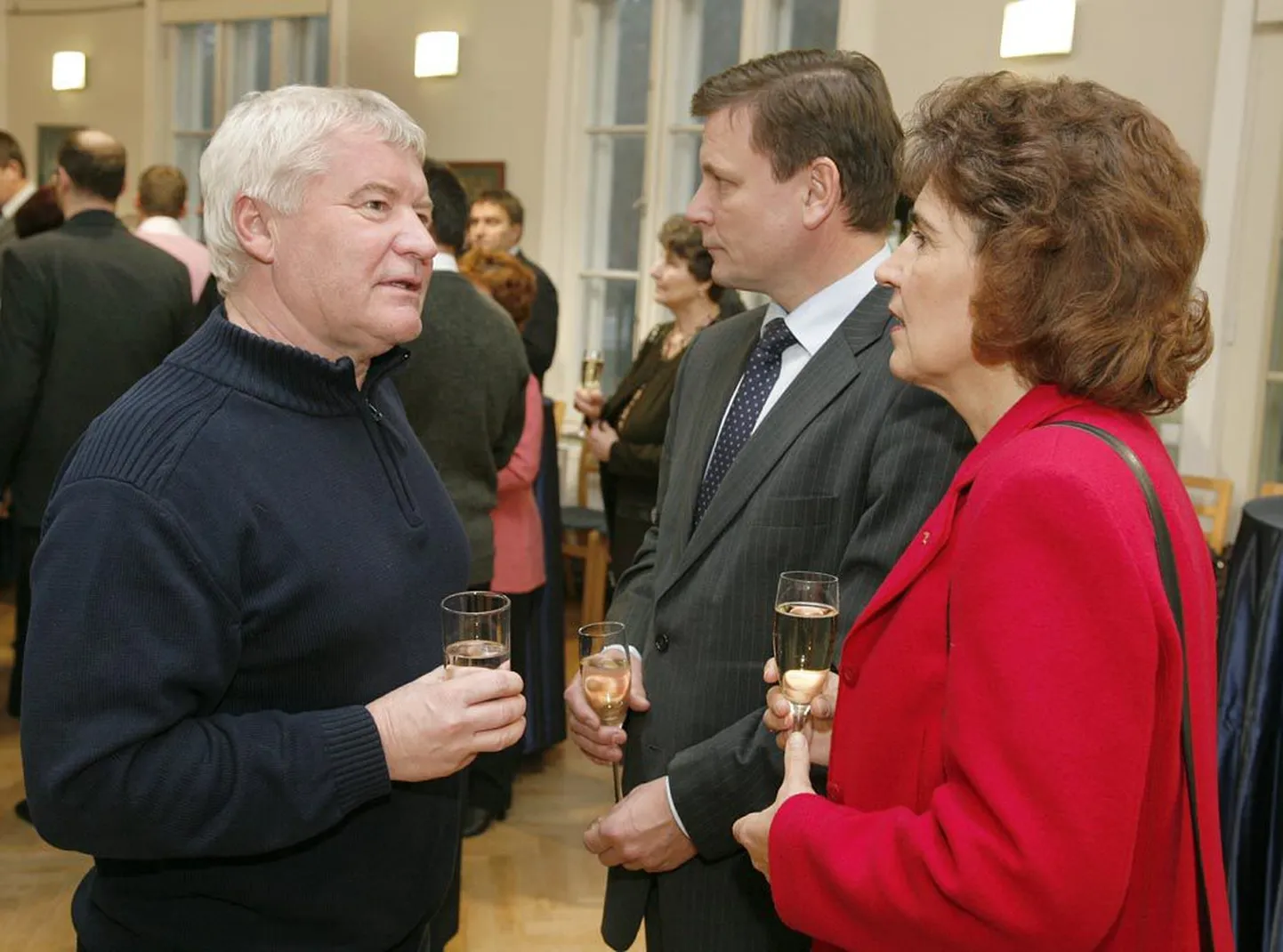 Reformierakonna Pärnu piirkonna juht Jane Mets on skandaalse lõpparve saanud parteikaaslase Vello Järvesalu (vasakul) linnavolinikuks sobivuse asjus kidakeelne.
