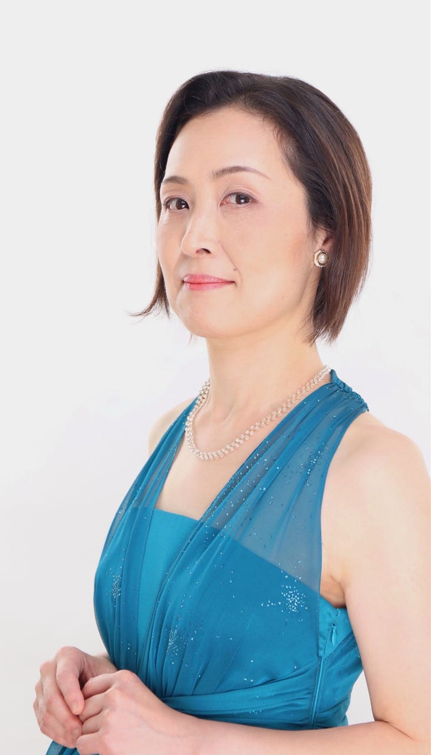 Urmas Sisaski "Tähistaeva tsükli" 4. osa "Ekvatoriaaltaevas" on pühendatud jaapani pianistile Yuko Yoshiokale.