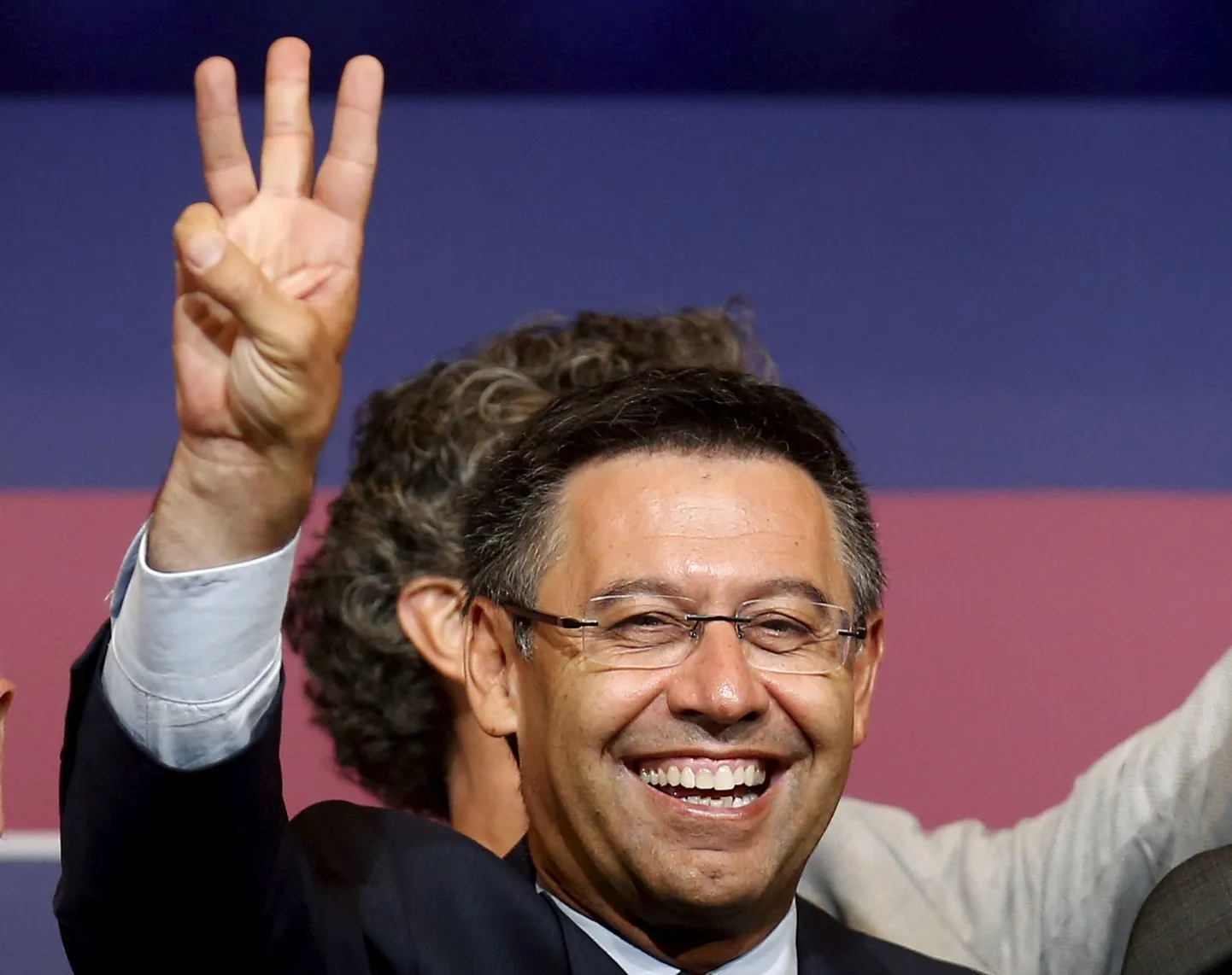 Barcelona presidena jätkab Josep Maria Bartomeu.
