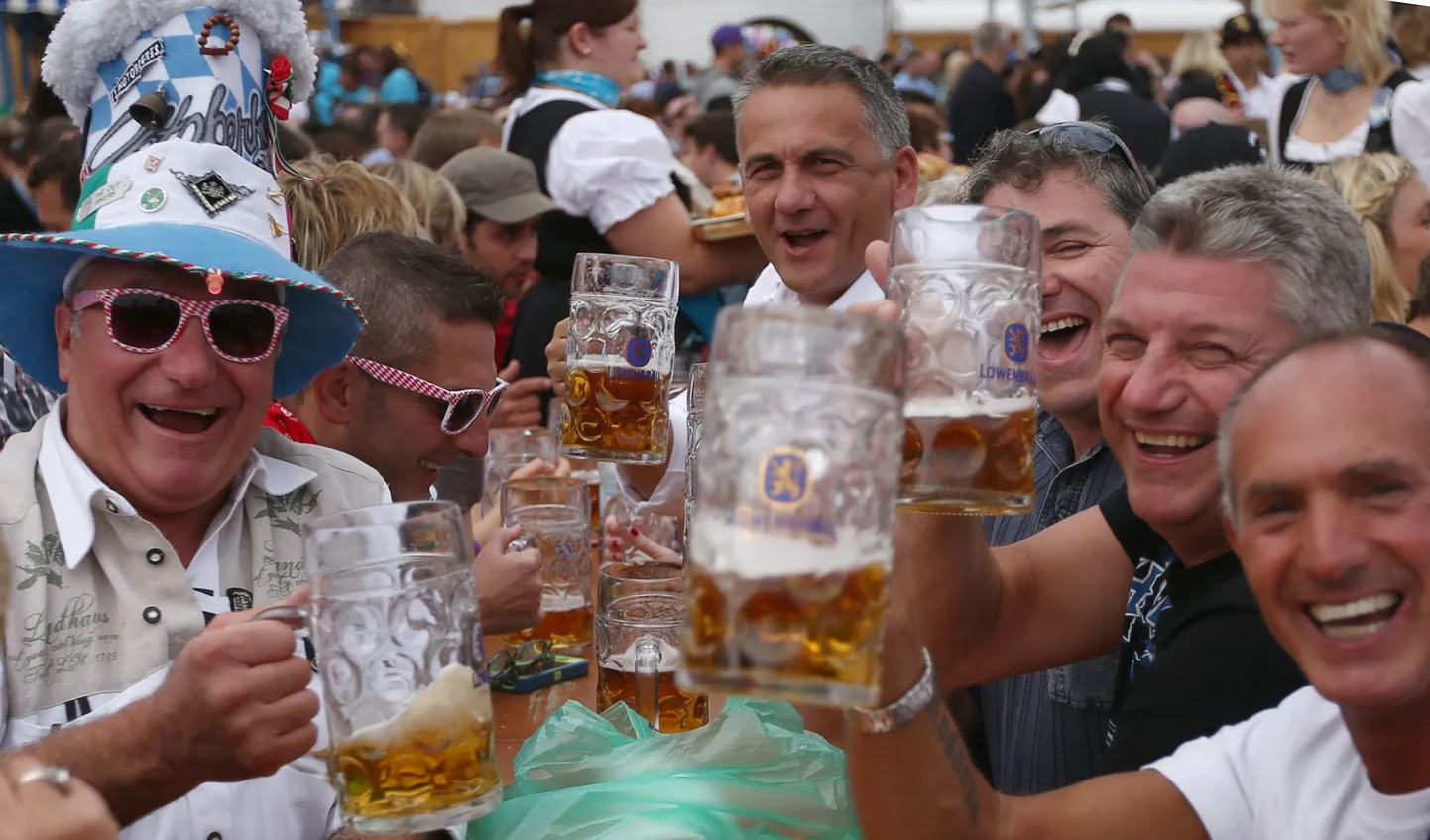 Külastajad selleaastasel Oktoberfestil.