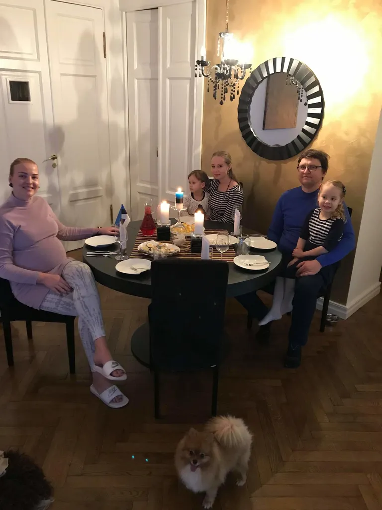 Matsimoka lihatööstuse üks juhtfiguure Jan Inno ja tema pere vabariigi aastapäeval.