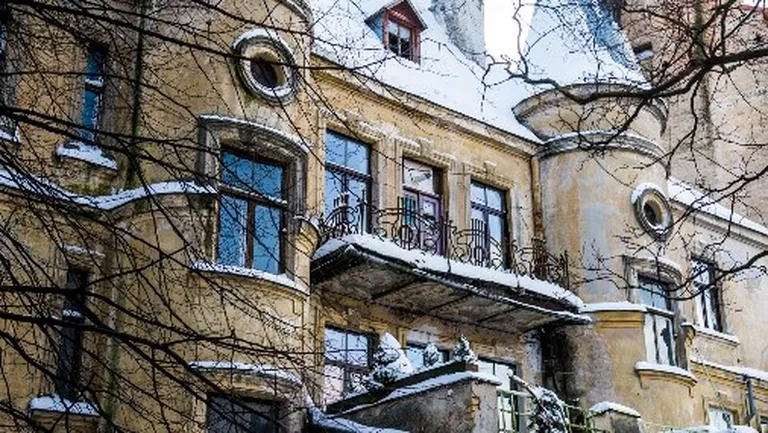 ''Jūgendstila pērles sērdienīte'' Nometņu ielā 45