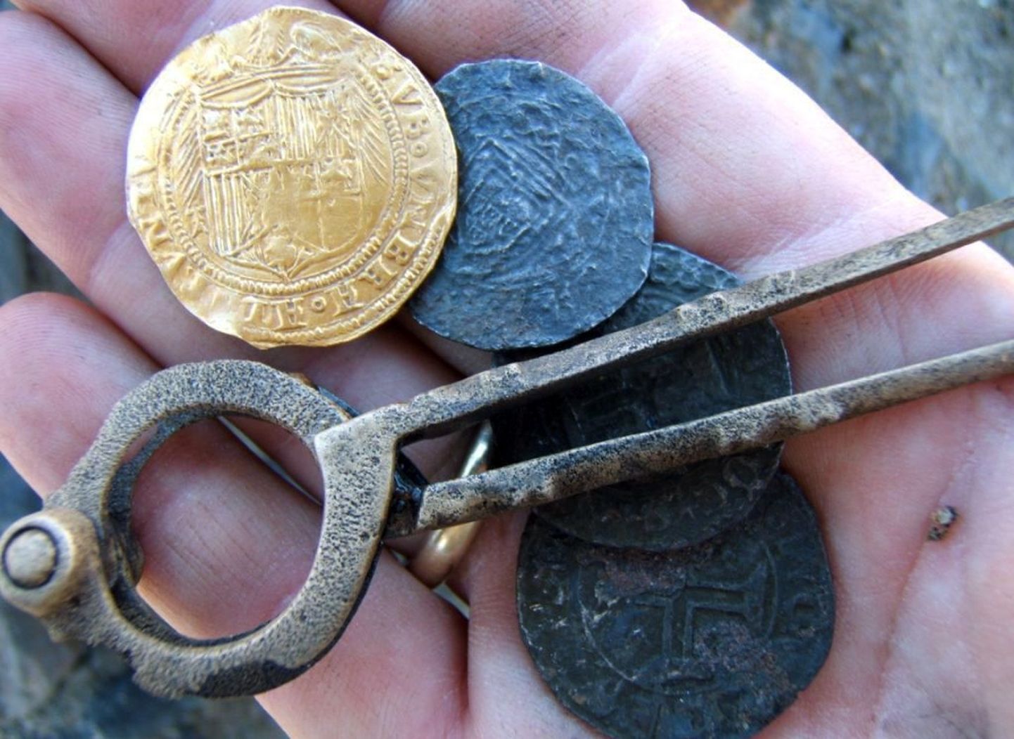 Испанские и португальские золотые и серебряные монеты