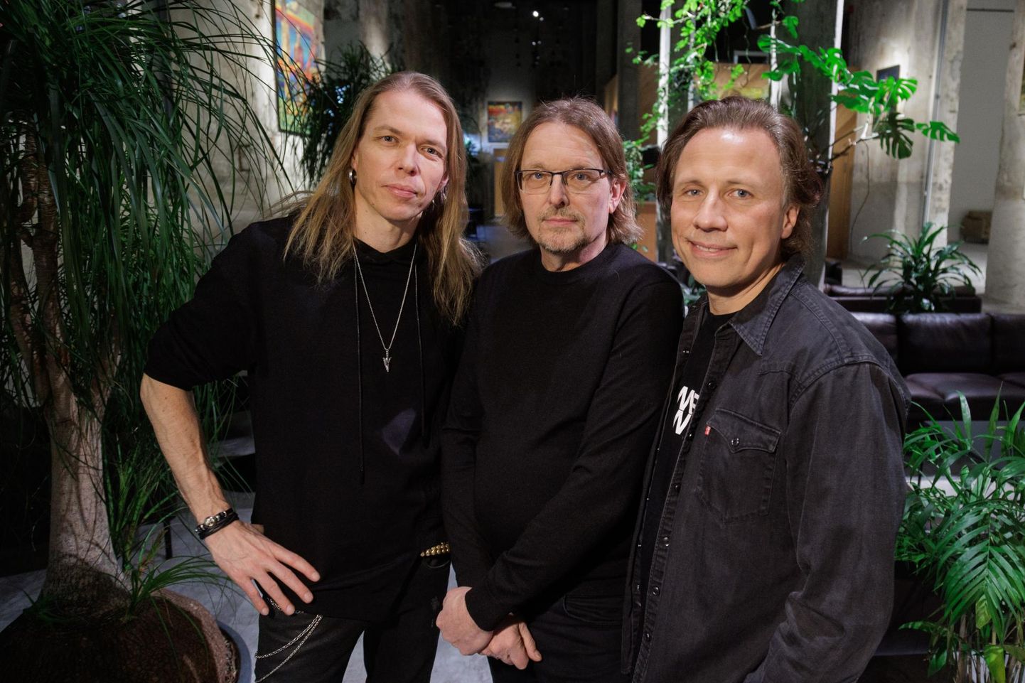 Sümfooniaorkestri metal-muusikaga siduva projekti «Bright and Black» vedajad Eicca Toppinen, Jacob Hellner ja Kristjan Järvi.