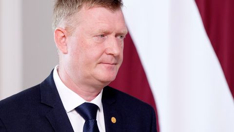Melnis atzīst kļūdas sabiedrības informēšanā par Rīgā notikušajiem aviošova treniņlidojumiem