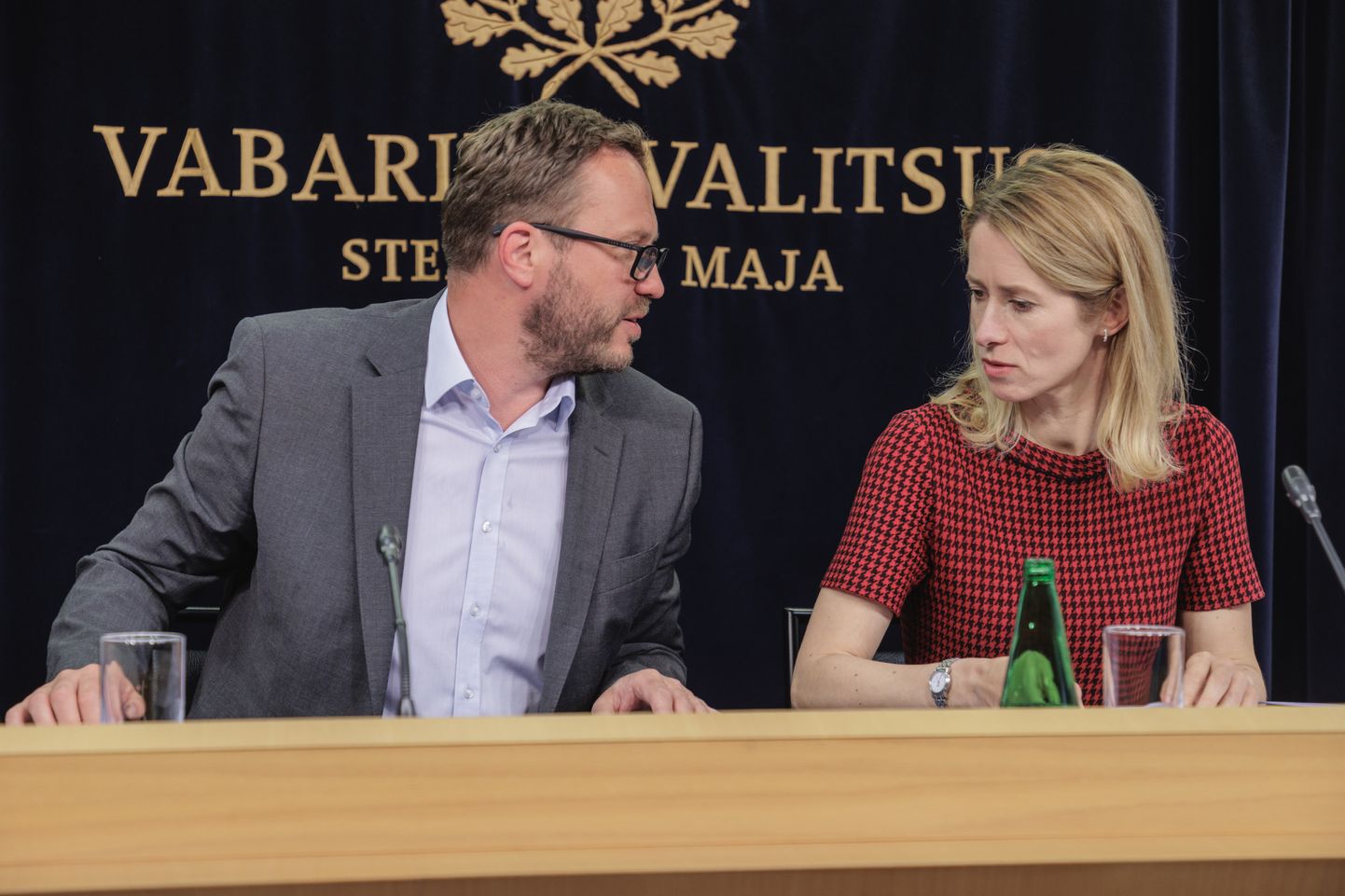 Margus Tsahkna ja Kaja Kallas valitsuse pressikonverentsil.