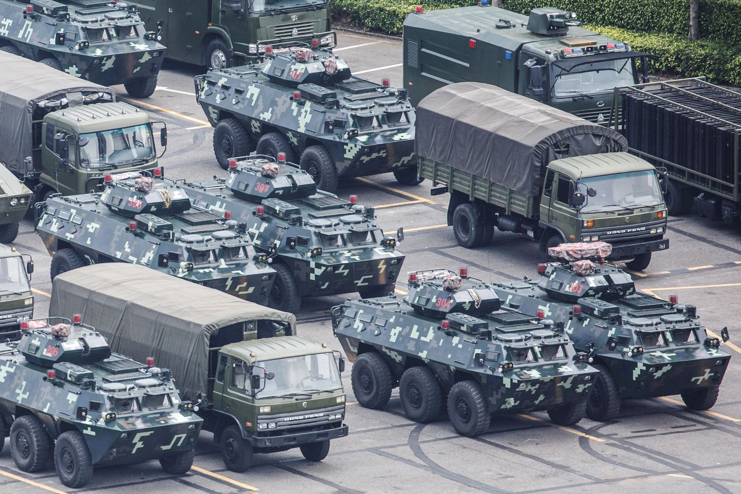 Hiina sõjaväemasinad Shenzhenis.