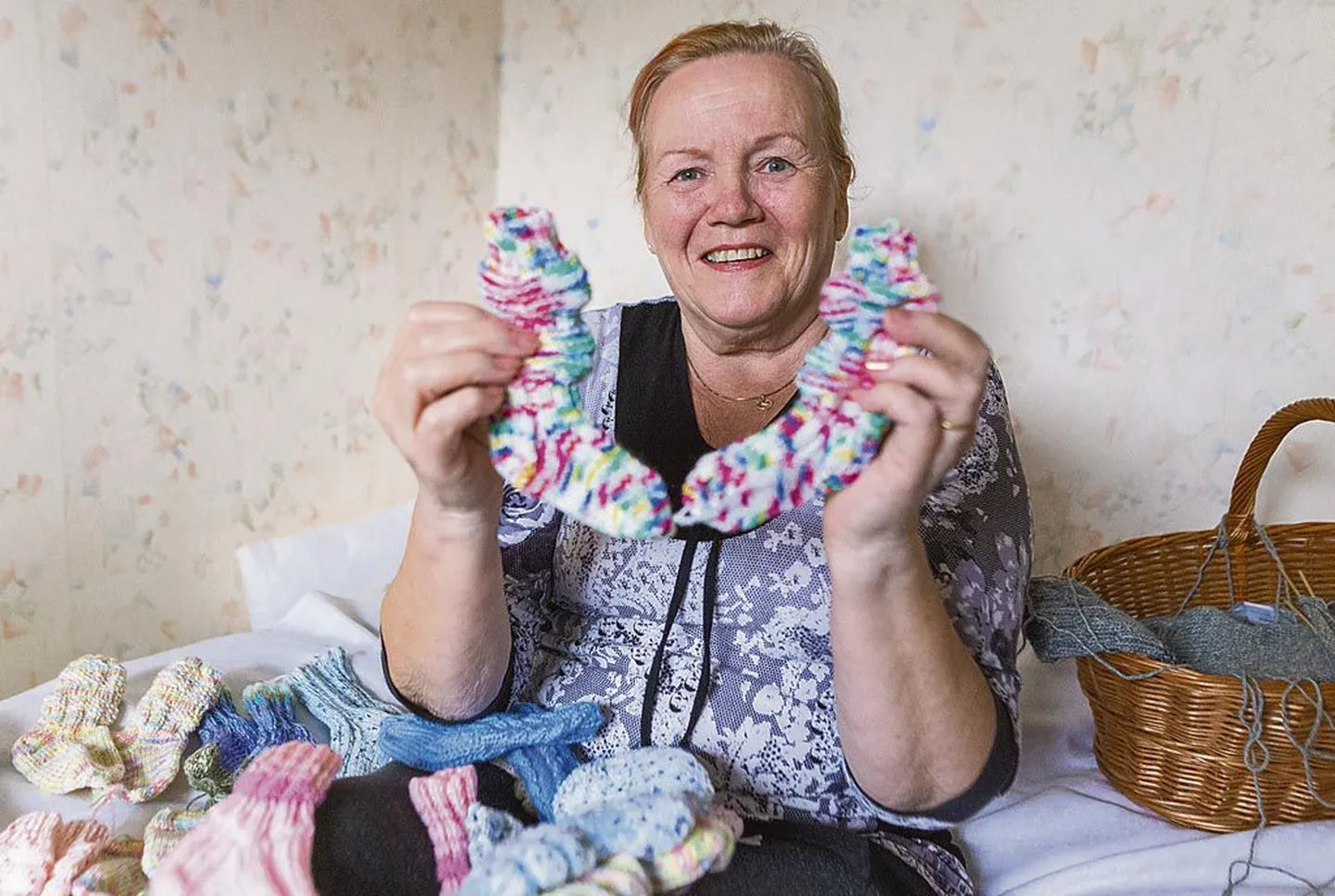 Rõõmsameelne ja energiast pakatav soomlanna Raija Hyttinen-Moisio on elu jooksul kudunud oma 500 paari villaseid sokke.