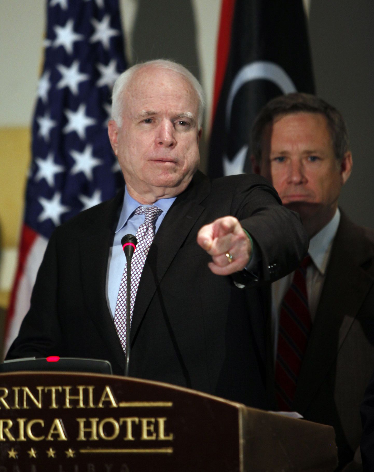 USA senaator John McCain 29. septembril pressikonverentsil Liibüa pealinnas Tripolis.