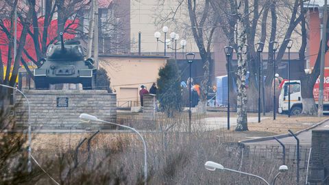 Люди идут, но на границе в Нарве спокойно: первые дни выборов президента России