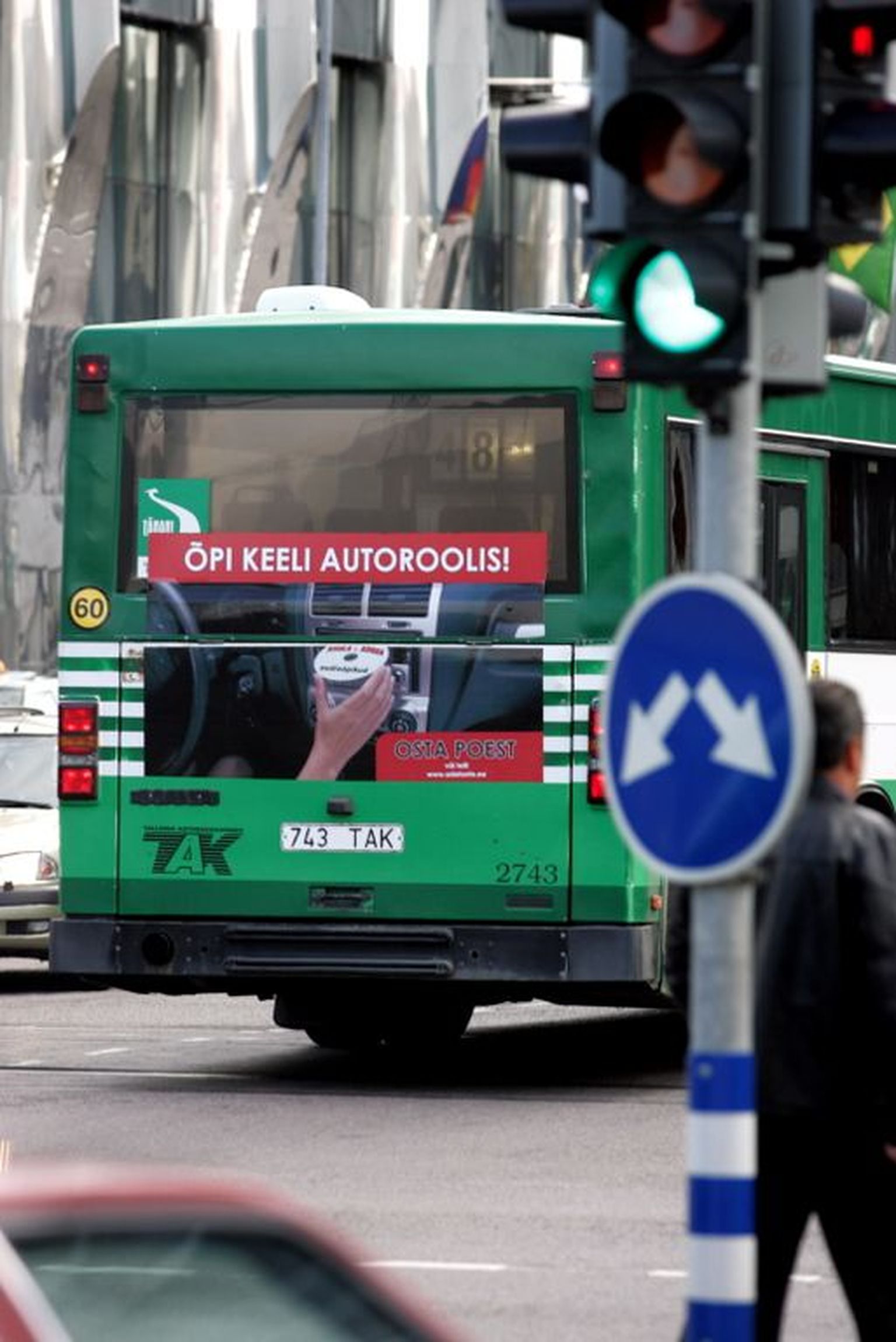 Маршрутный автобус в центре Таллинна.