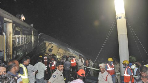 Indias hukkus rongiõnnetuses vähemalt kaheksa inimest