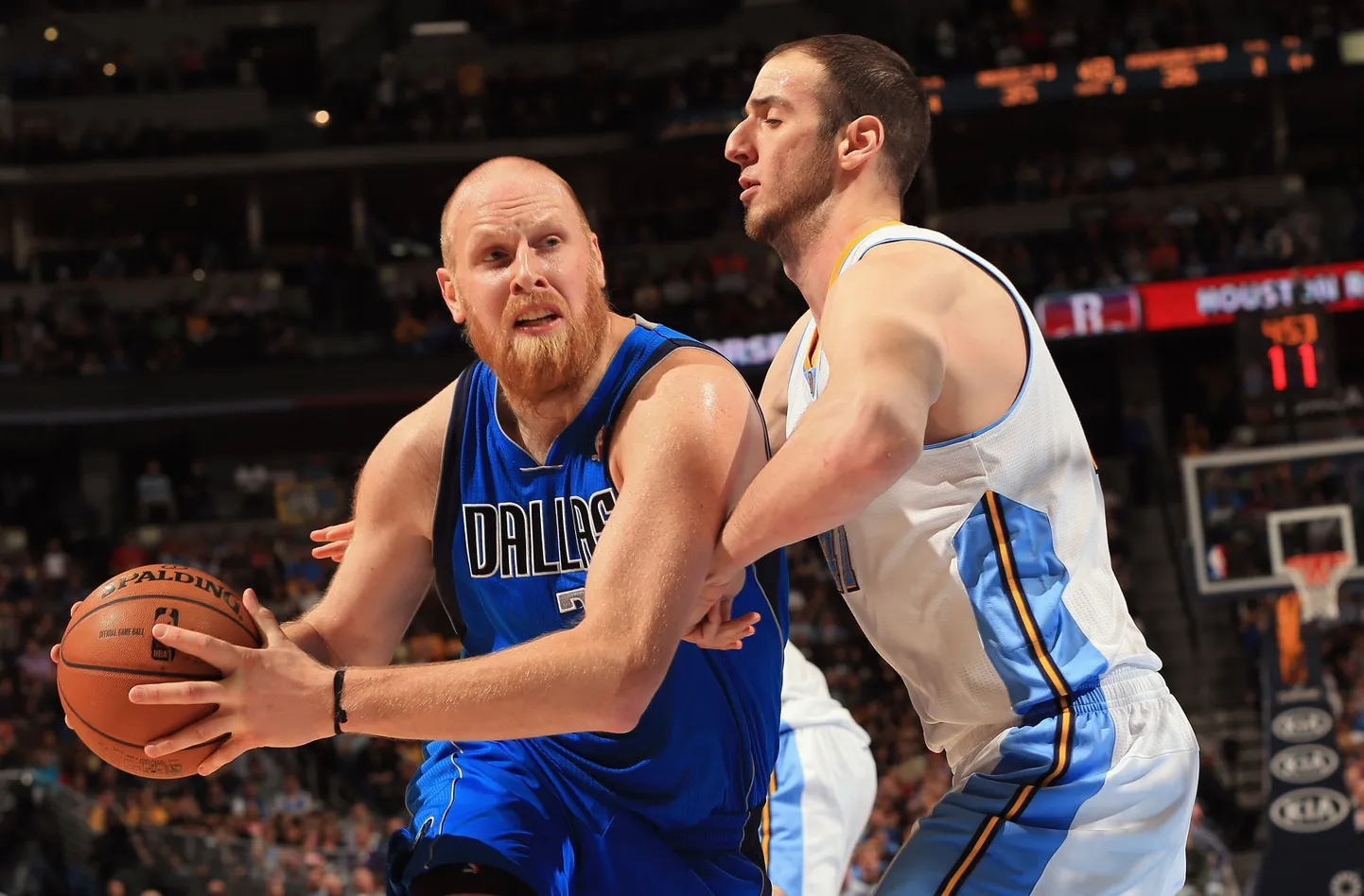 Los Angeles Lakersi uus tsenter Chris Kaman (vasakul).