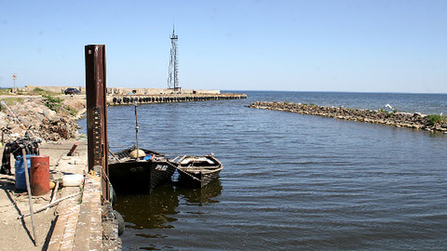 Kuni uue sadama jaoks suurt raha oodatakse, on Toilas väiksemate summadega jupikaupa vana kalasadamat arendatud.