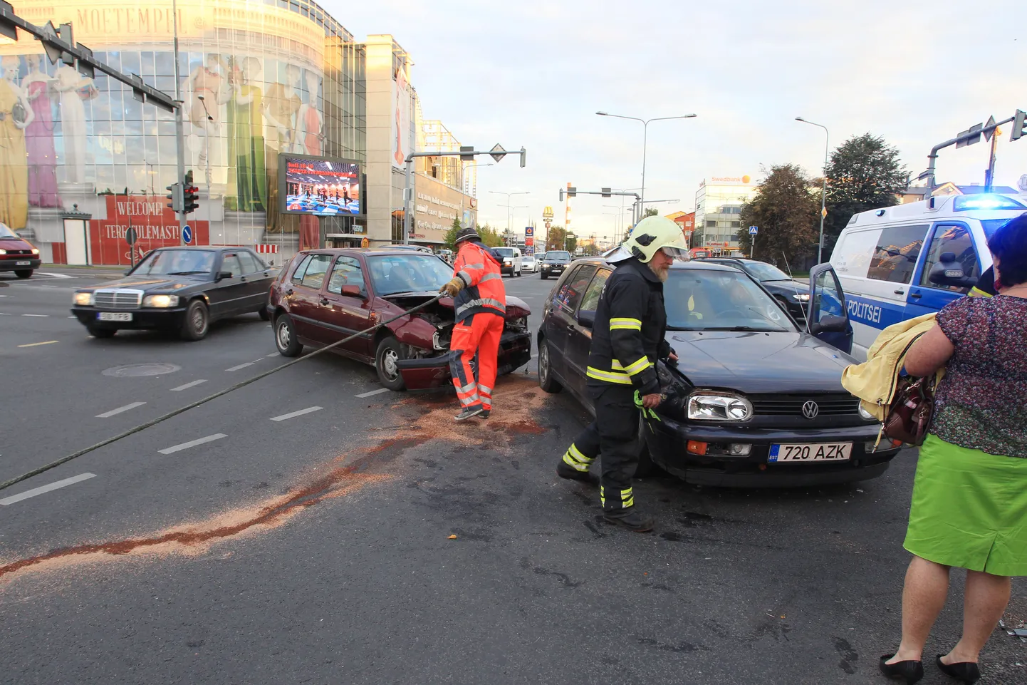 Täna õhtupoolikul  põrkasid Riia ja Turu ristmikul kokku kaks Volkswagenit.