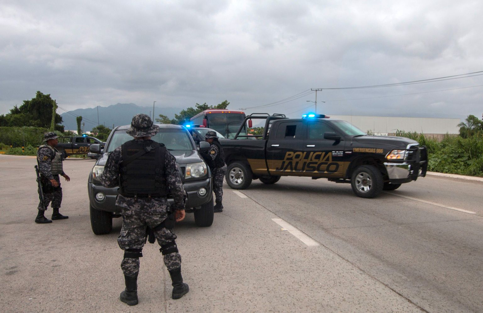 Politsei kontrollib Jalisco osariigis sõidukeid.