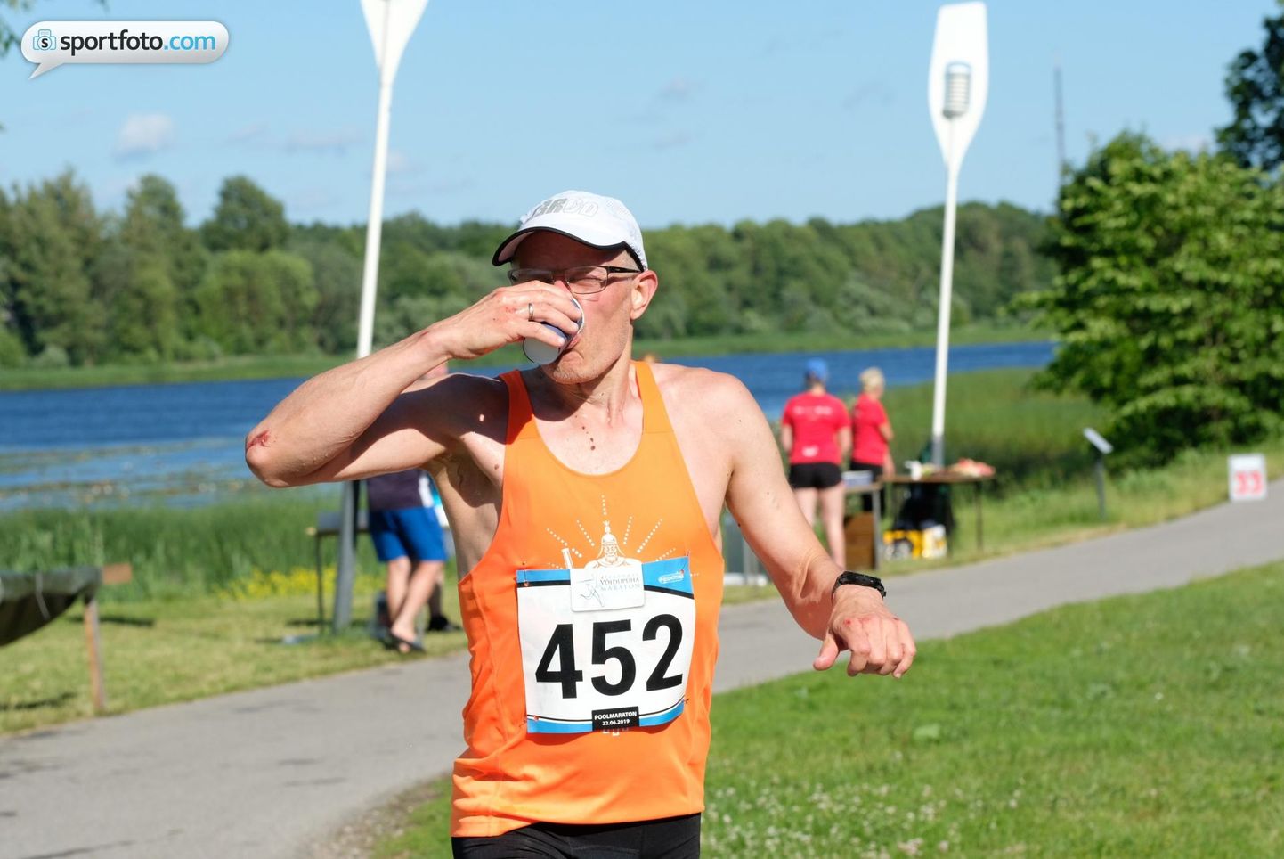 Ülo Niinemets jooksmas mullu suvel Pärnumaal Paikusel poolmaratonis isiklikku rekordit 1:29.58, mis andis tol võistlusel 20. koha. Treeningul jookseb ta nii pikka maad tavaliselt ilma joomata.