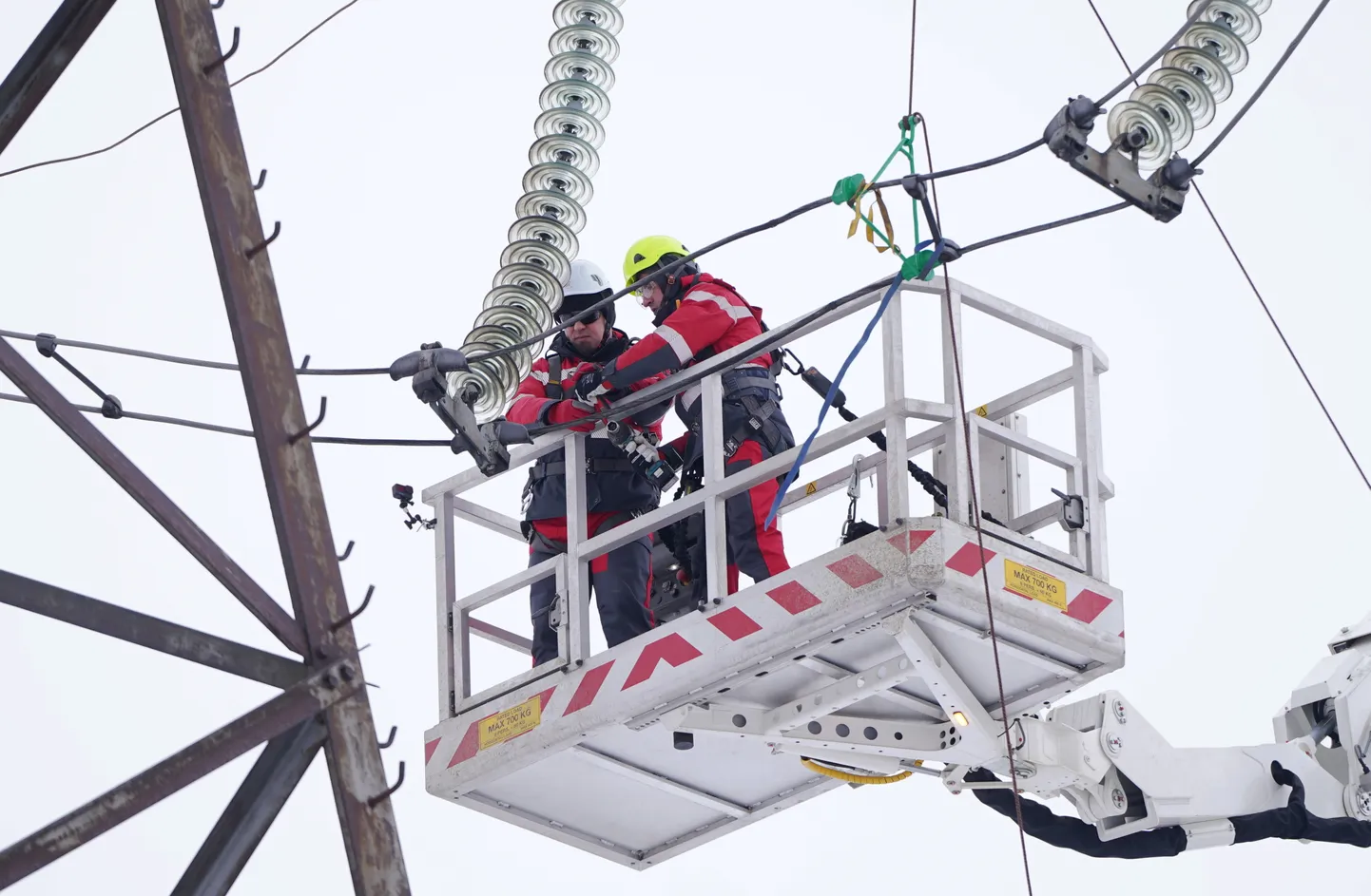 Augstsprieguma līnijā Viļakā tiek veikta atslēgšanās no Krievijas apvienotās energosistēmas (BRELL), lai kopīgi ar Lietuvu un Igauniju pievienotos Eiropas energotīklam.