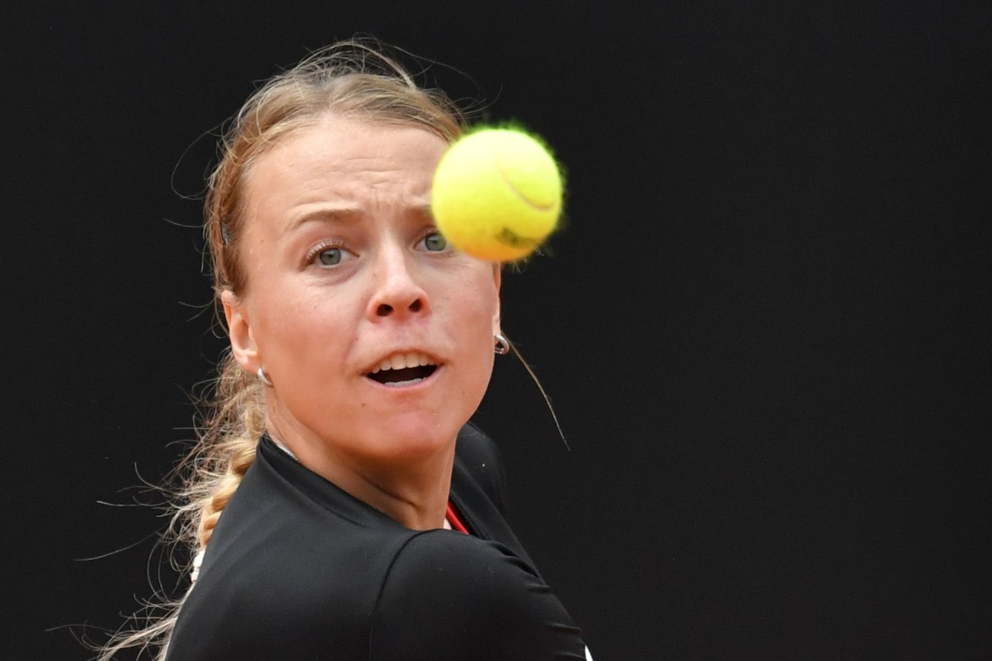 Eesti esireket Anett Kontaveit sooritas Rooma WTA turniiri kolmanda ringi mängus Venus Williamsiga ridamisi hiilgavaid lööke.