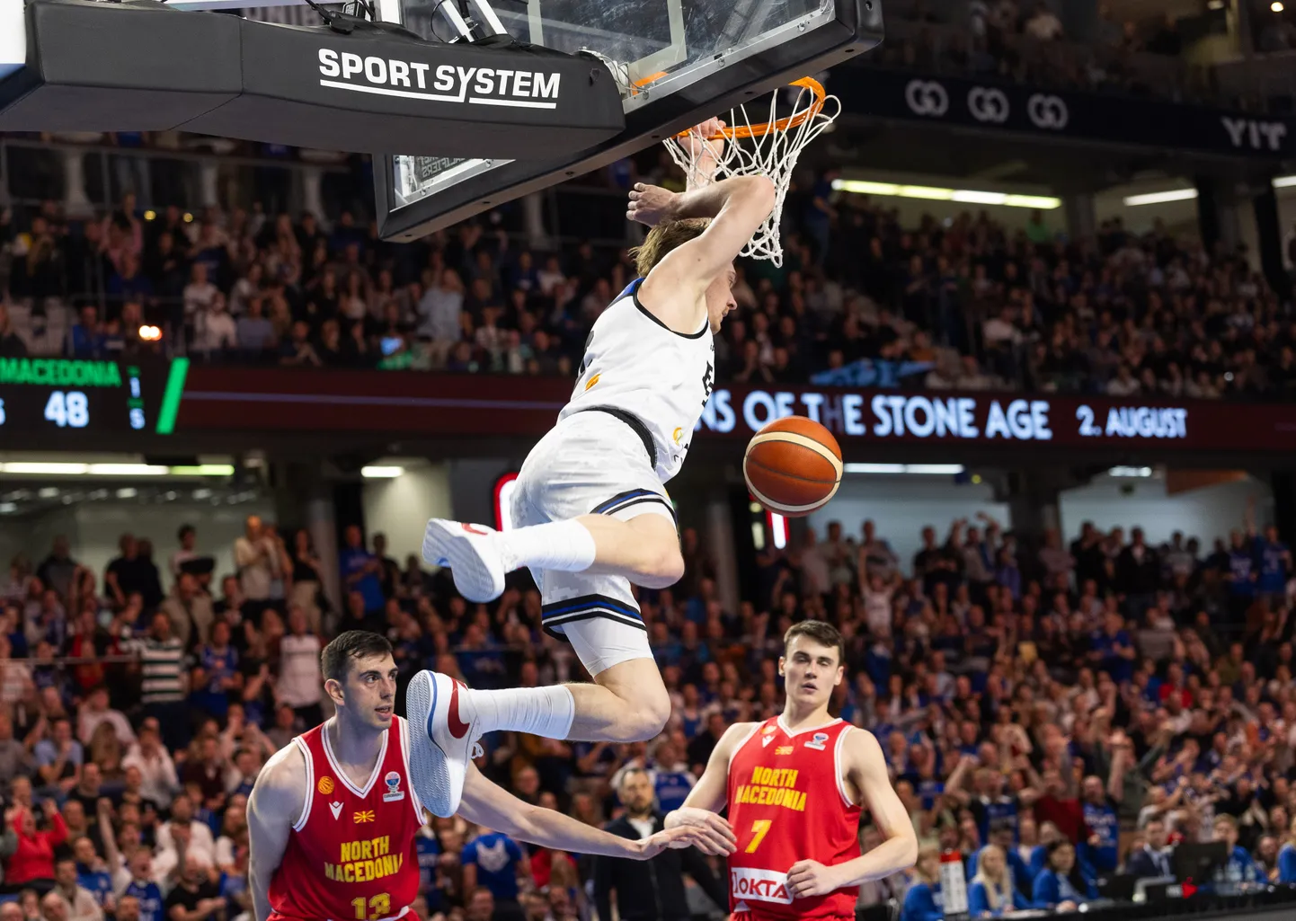 Sander Raieste võimas pealtpanek kolmanda veerandaja lõpus viis Eesti esimest korda kümne punktiga juhtima. Sealt enam tagasi ei vaadatud ja tuhiseti täishooga EM-finaalturniirile.