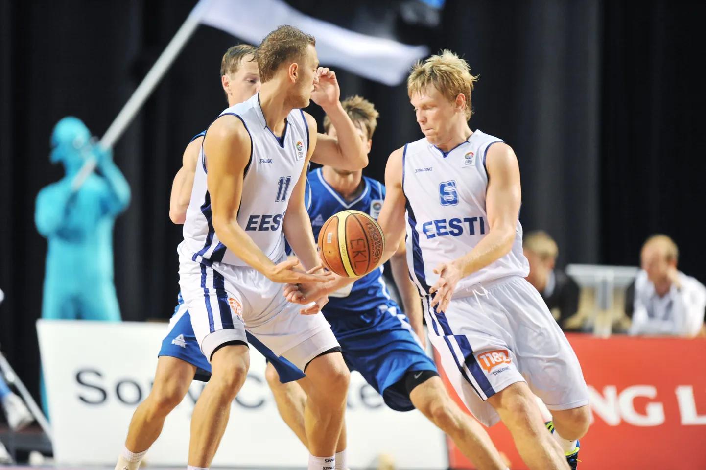 Siim-Sander Vene (vasakul) ja Gert Dorbek mängus Islandi vastu.