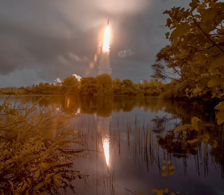 NASA kanderakett Ariane 5 transportis uue James Webbi teleskoobi kosmosesse, kaks objekti eraldusid 26 minutit pärast õhkutõusmist