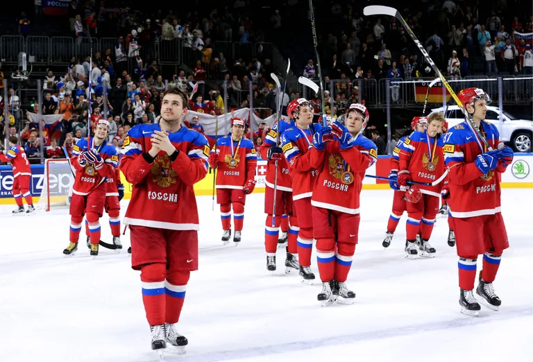 
На ЧМ-2017 по хоккею Россия обыграла Финляндию 5:3 и завоевала бронзовые награды.
