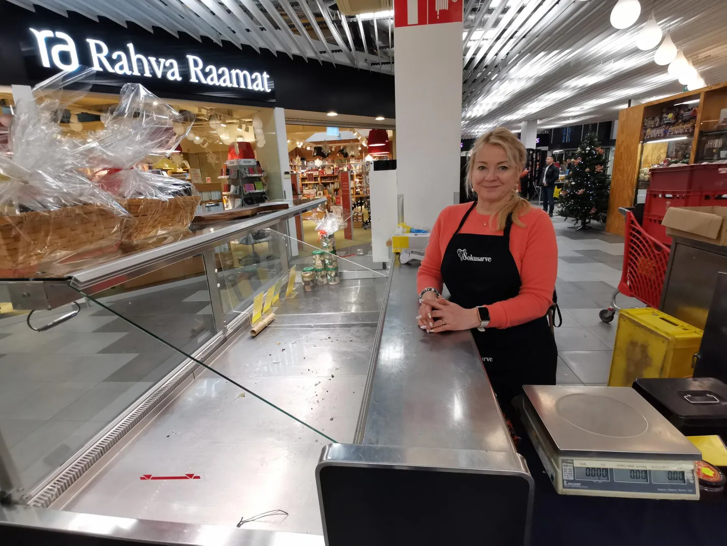 Sokusarve perenaine Õnne Kotkas ütles, et enne jõule on Rakveres alati väga tore käia.