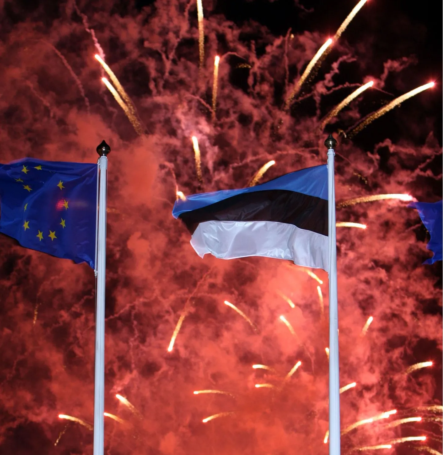 Флаги Европы и Эстонии.