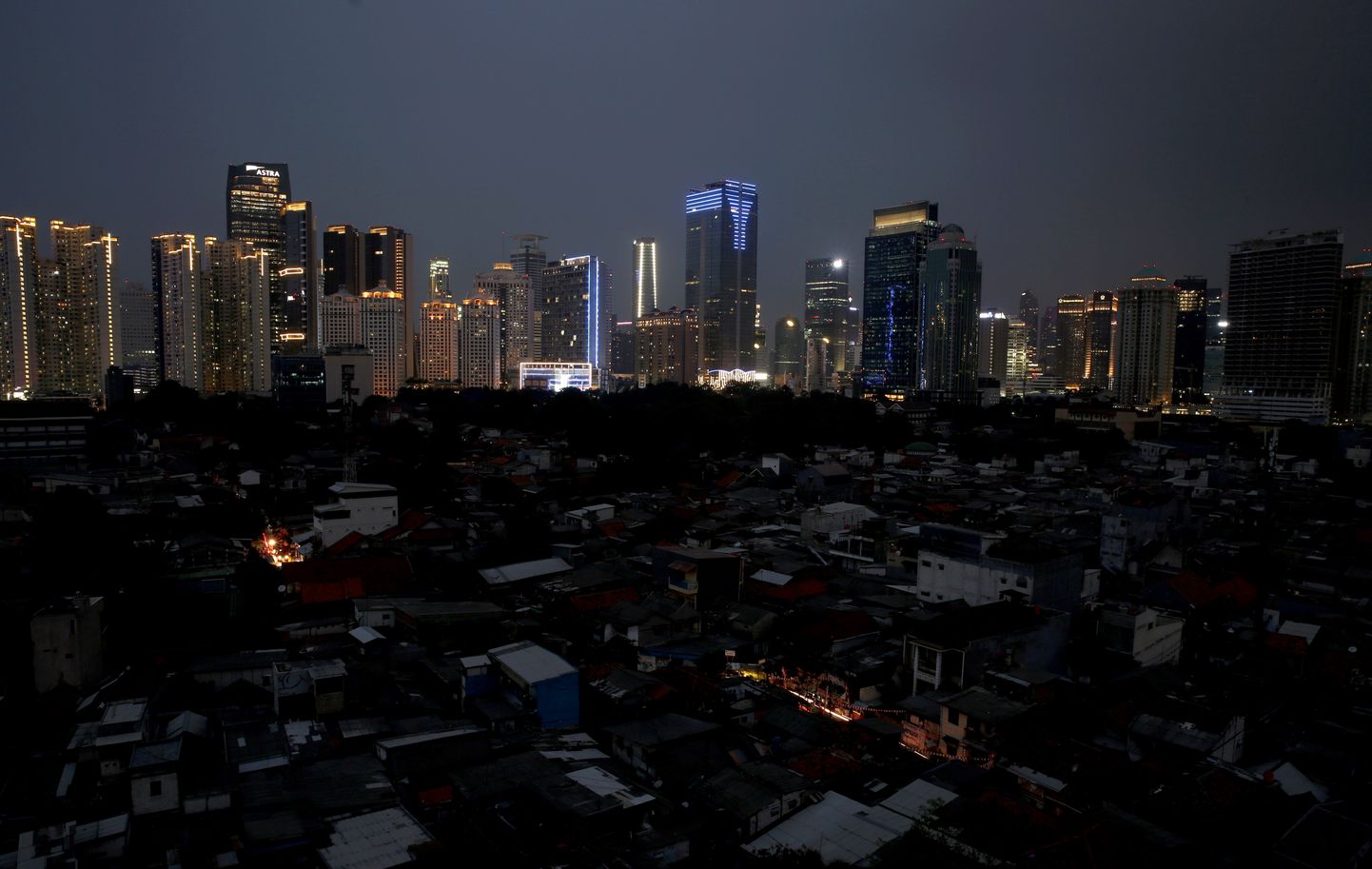 Vaade Indoneesia pealinnale Jakartale elektrikatkestuse ajal.