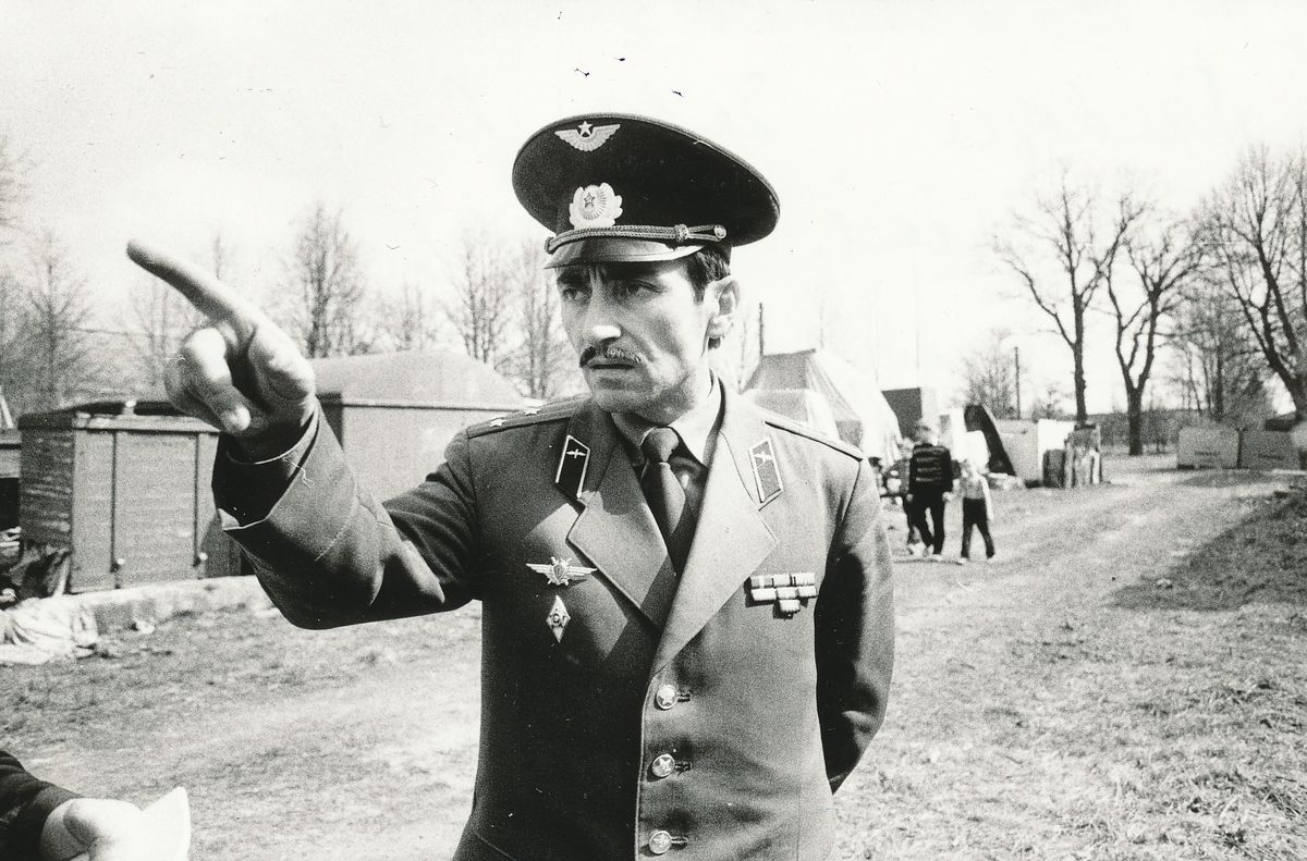 Полковник авиации Джохар Дудаев на мызе Раади, 1990 год.