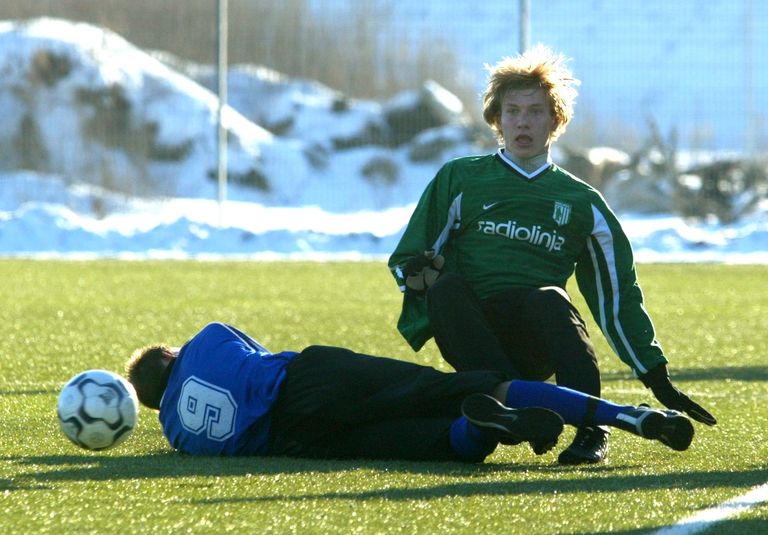 2003. aasta suvel siirdus Klavan Tulevikust tiitlikaitsja FC Flora ridadesse ja tuli samal sügisel Eesti meistriks.