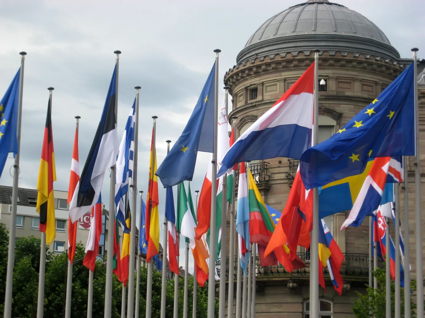 Флаги стран-членов Евросоюза.